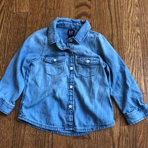 Gap lightweight denim button down shirt